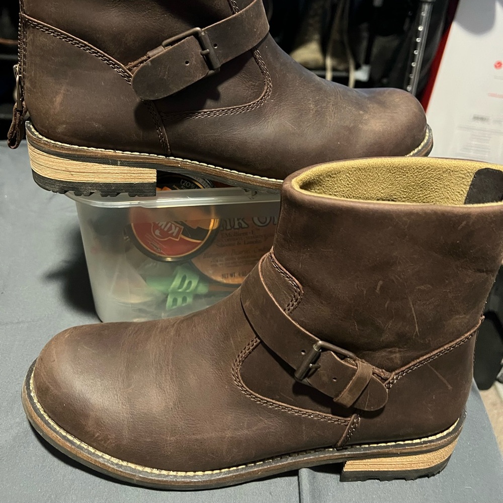 Kodiak dark brown ankle boots